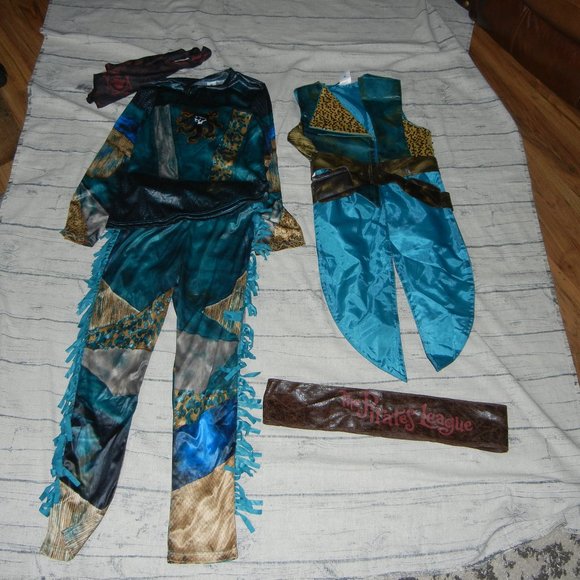 Full Disney Store Descendants Uma Pirate costume 11-12
